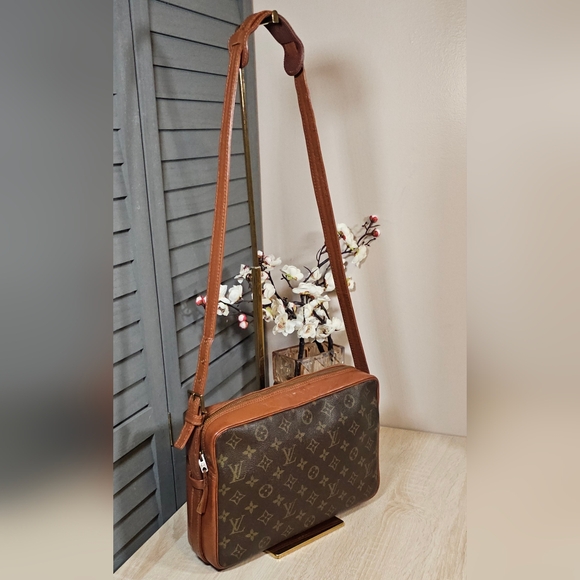 Authentic LOUIS VUITTON Monogram Sac Bandouliere 30 Shoulder Crossbody Bag - Picture 4 of 15